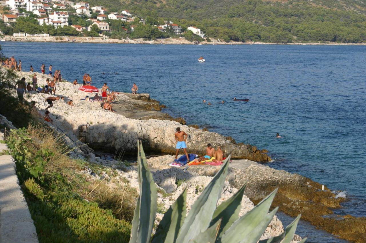 Family Friendly Apartments With A Swimming Pool Businci, Ciovo - 11232 Trogir Extérieur photo