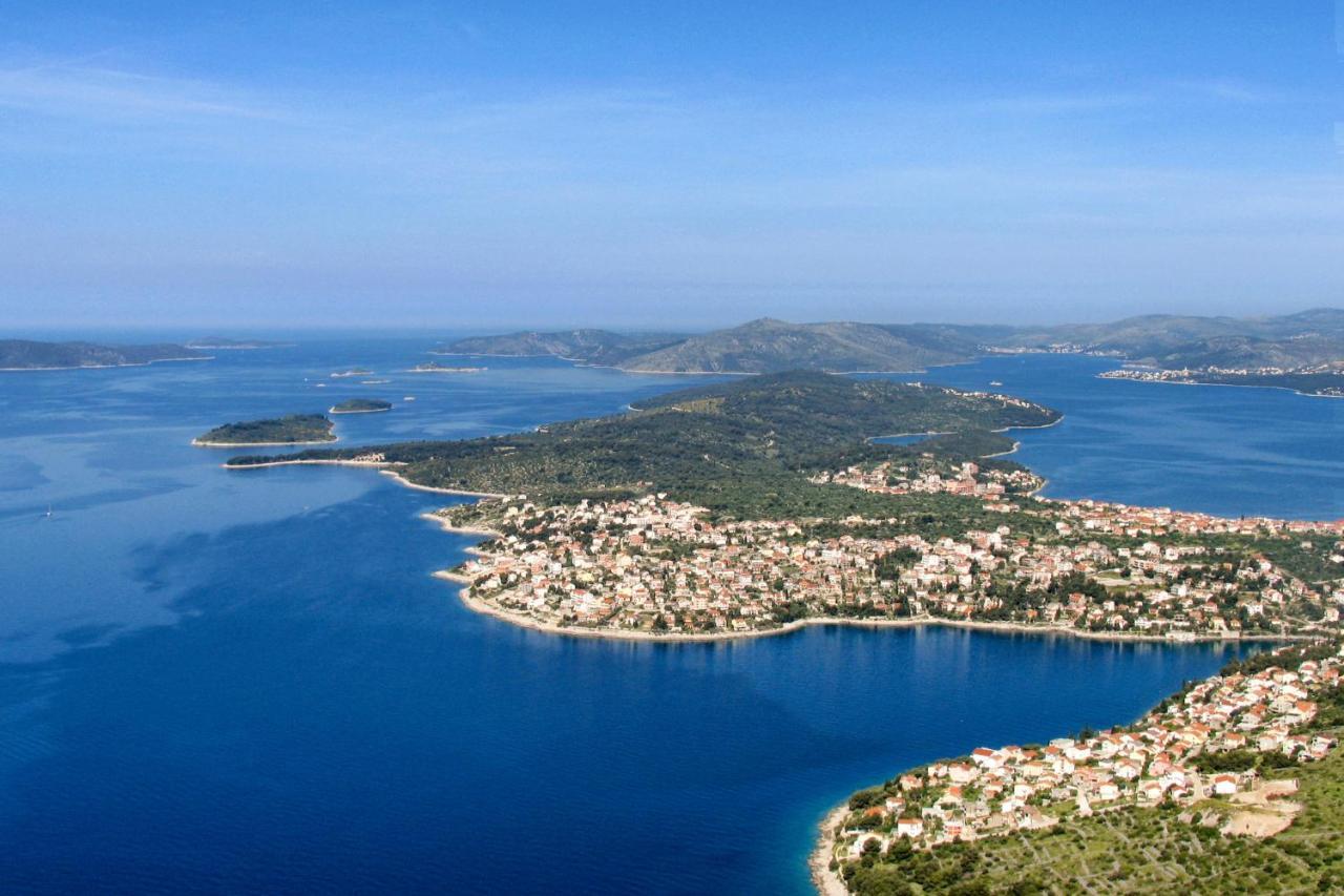 Family Friendly Apartments With A Swimming Pool Businci, Ciovo - 11232 Trogir Extérieur photo