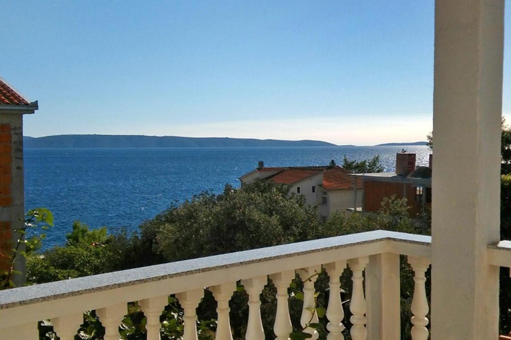 Family Friendly Apartments With A Swimming Pool Businci, Ciovo - 11232 Trogir Extérieur photo