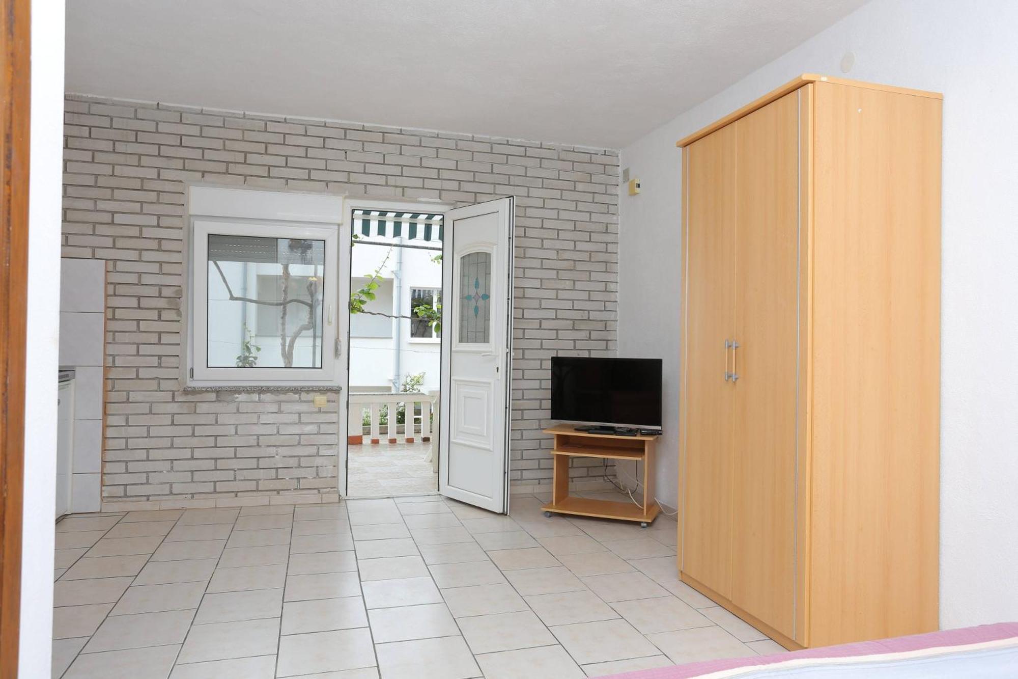 Family Friendly Apartments With A Swimming Pool Businci, Ciovo - 11232 Trogir Chambre photo