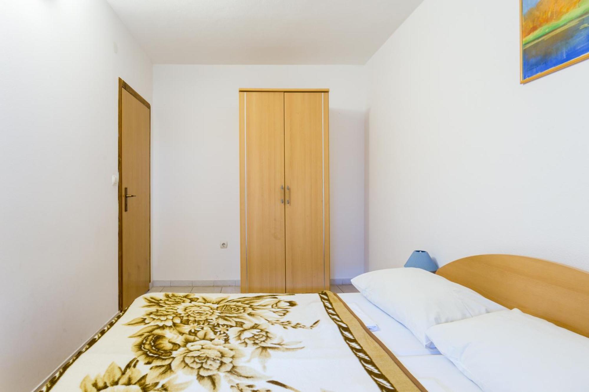 Family Friendly Apartments With A Swimming Pool Businci, Ciovo - 11232 Trogir Chambre photo