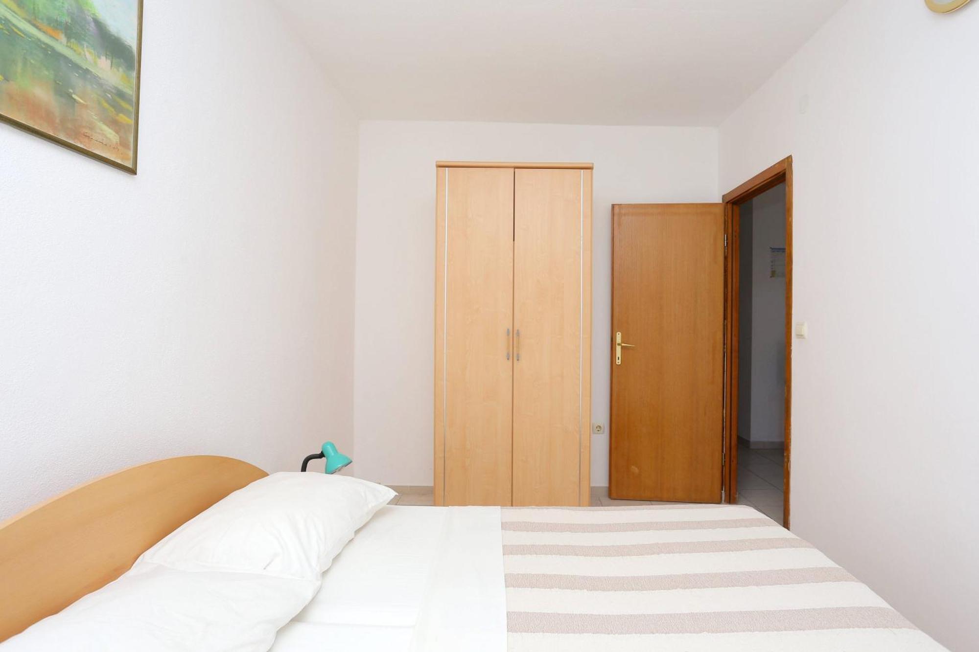 Family Friendly Apartments With A Swimming Pool Businci, Ciovo - 11232 Trogir Chambre photo