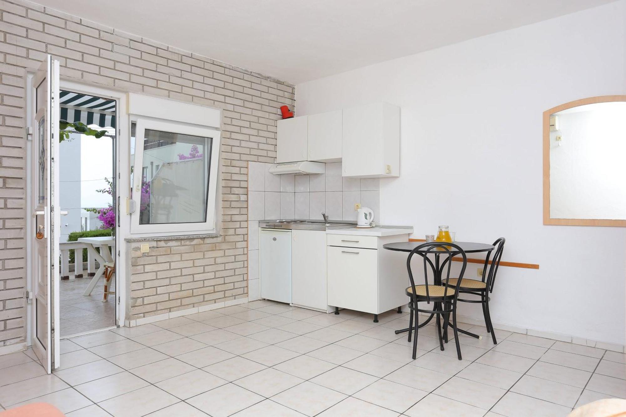 Family Friendly Apartments With A Swimming Pool Businci, Ciovo - 11232 Trogir Extérieur photo