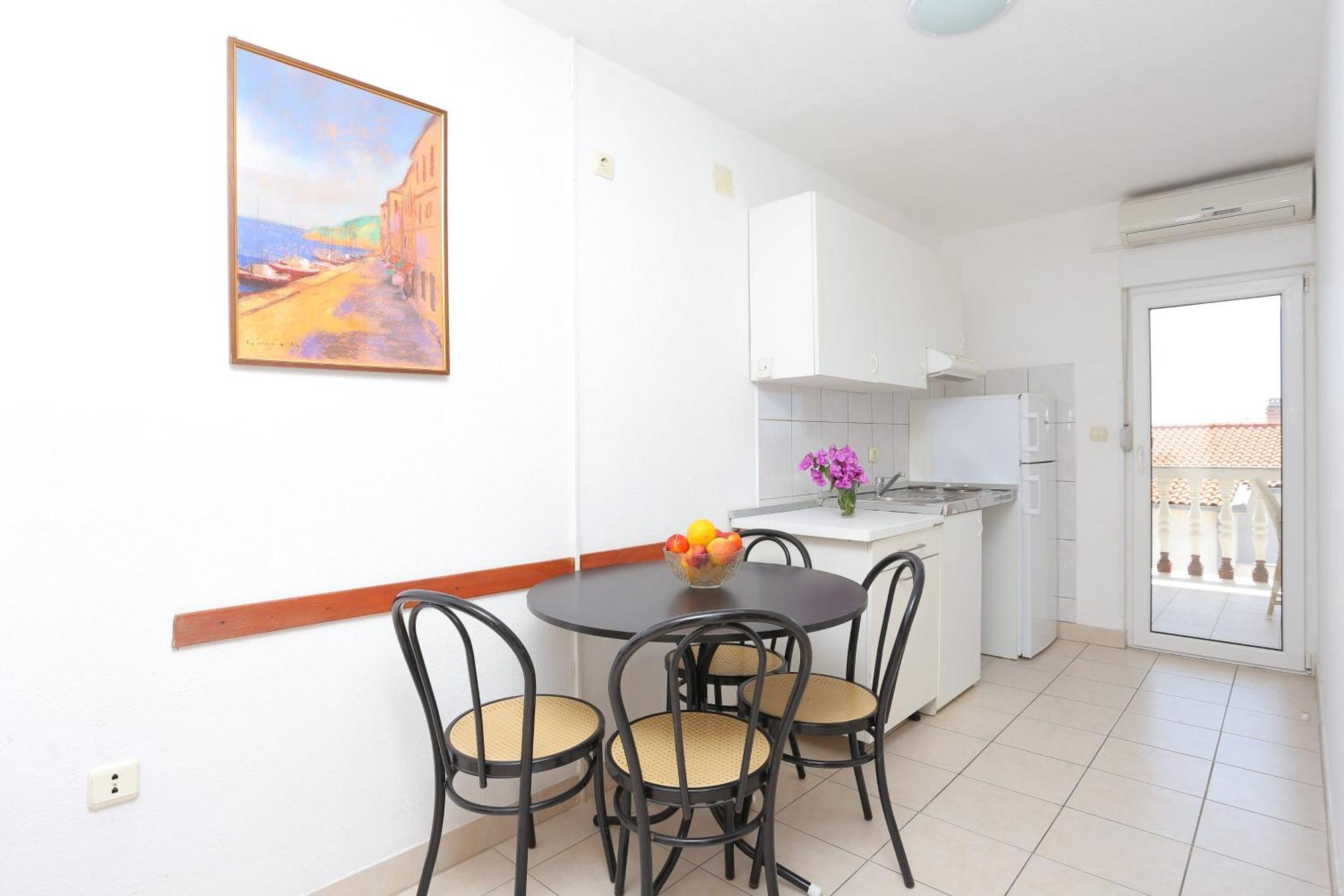 Family Friendly Apartments With A Swimming Pool Businci, Ciovo - 11232 Trogir Extérieur photo