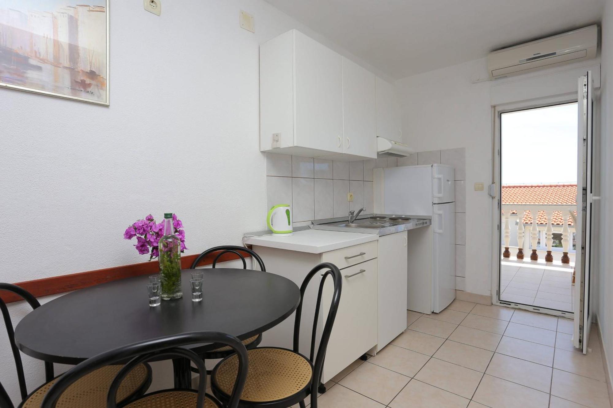 Family Friendly Apartments With A Swimming Pool Businci, Ciovo - 11232 Trogir Extérieur photo
